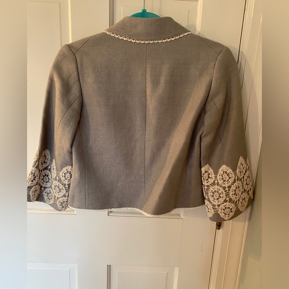 Stunning Designer Cropped Blazer with Embroidery by Robert Rodriguez - Picture 5 of 6